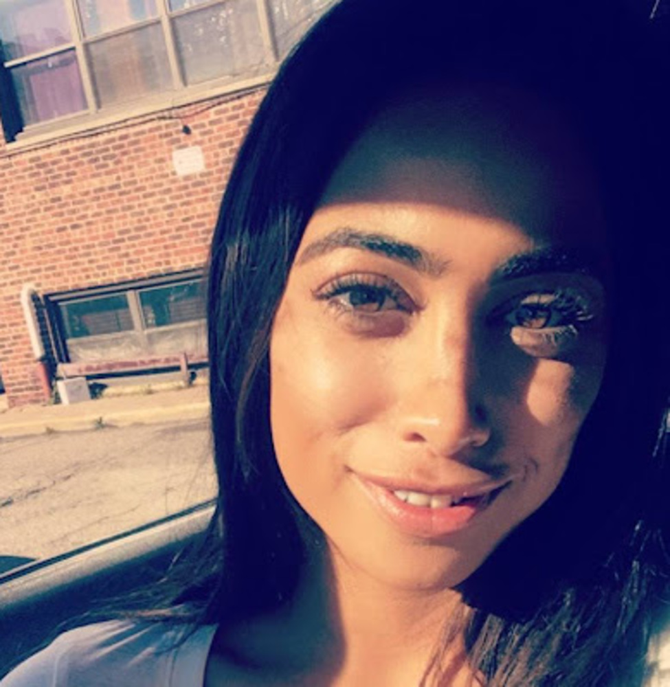 Meet your Posher, Deena